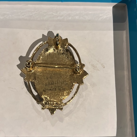 Sarah Coventry Cameo Rose Brooch - Picture 2 of 3